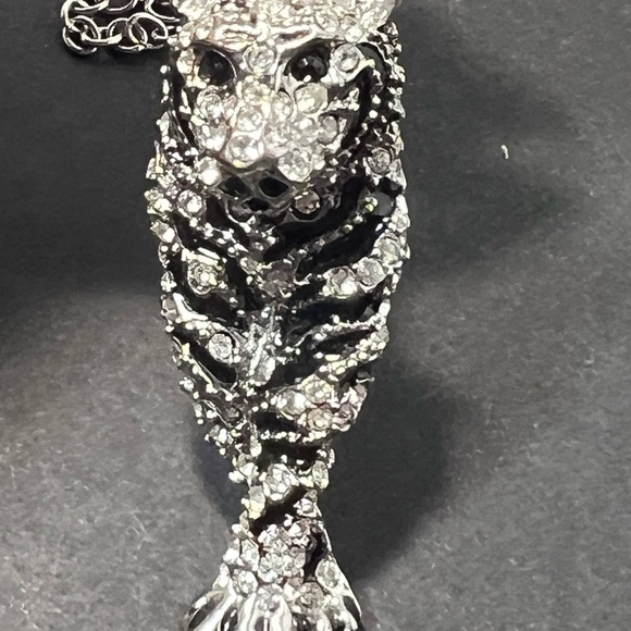 Beautiful Walking Tiger Vintage Necklace with Heavily Crusted Stones - Picture 4 of 7